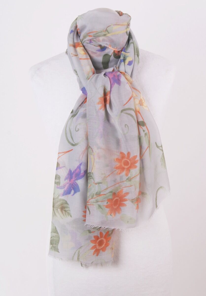 Lichtgrijze Sjaal Met Bloemen In Zachte Kleuren huismerk kopen in de aanbieding
